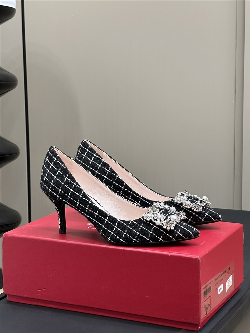 roger u1u1er tweed efflorescence pumps in black