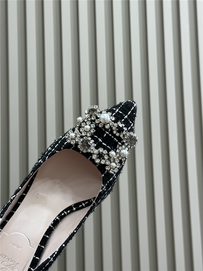 roger u1u1er tweed efflorescence pumps in black