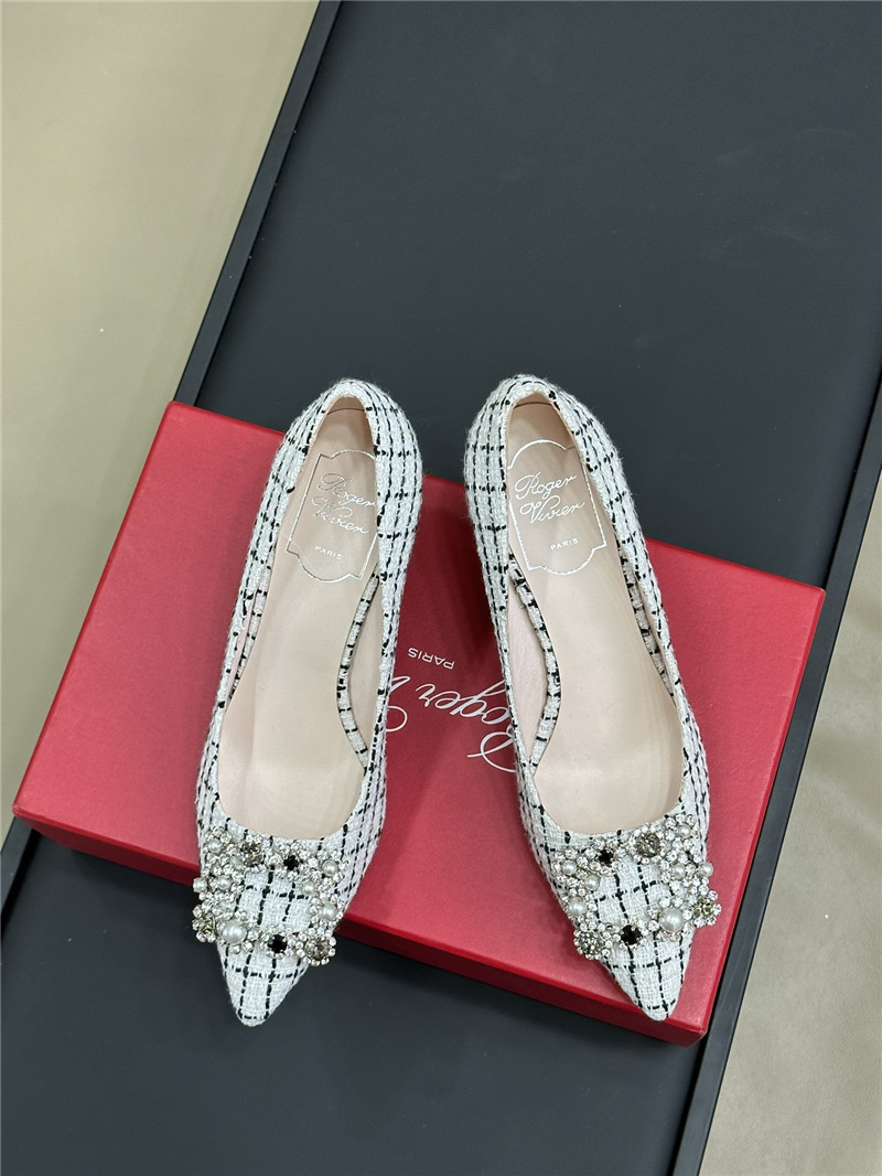 roger u1u1er tweed efflorescence pumps