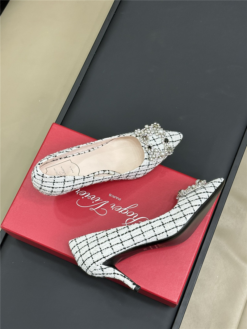 roger u1u1er tweed efflorescence pumps