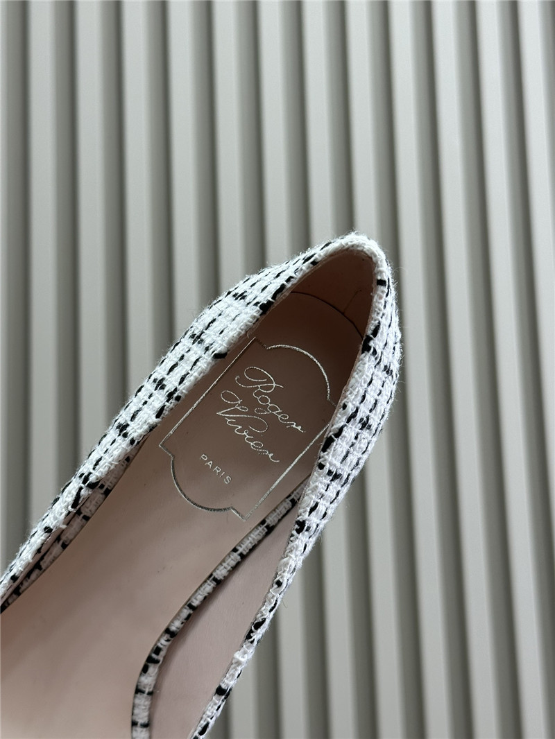roger u1u1er tweed efflorescence pumps