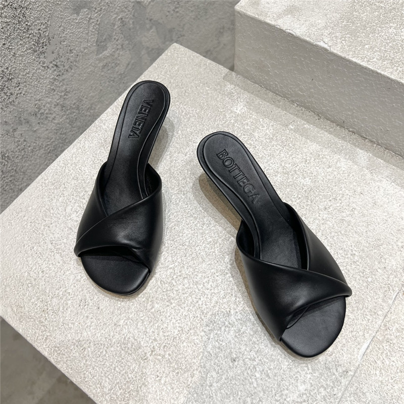 b0tt*ga Ven*ta black open toe sandals