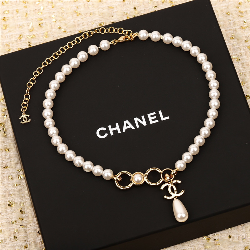 Ch**el necklace