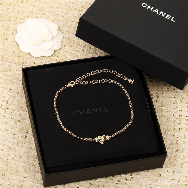 Ch**el glossy heart choker necklace