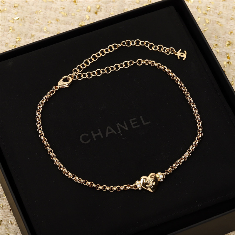 Ch**el glossy heart choker necklace