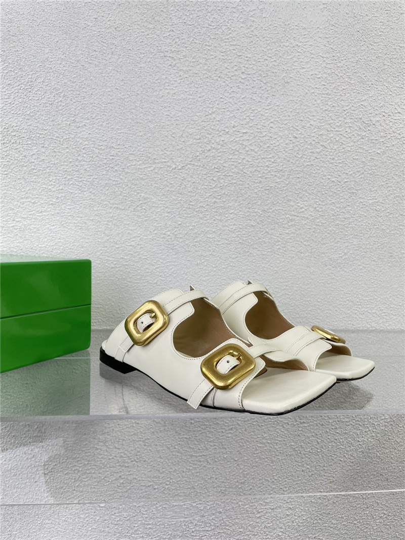 b0tt*ga Ven*ta stretch buckle flat mule