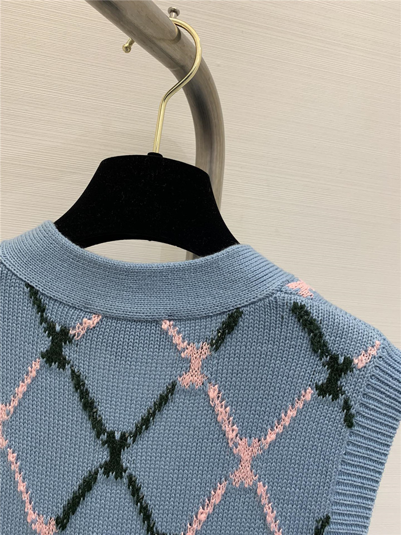 Ch**el knitted   collar vest replica d&g clothing