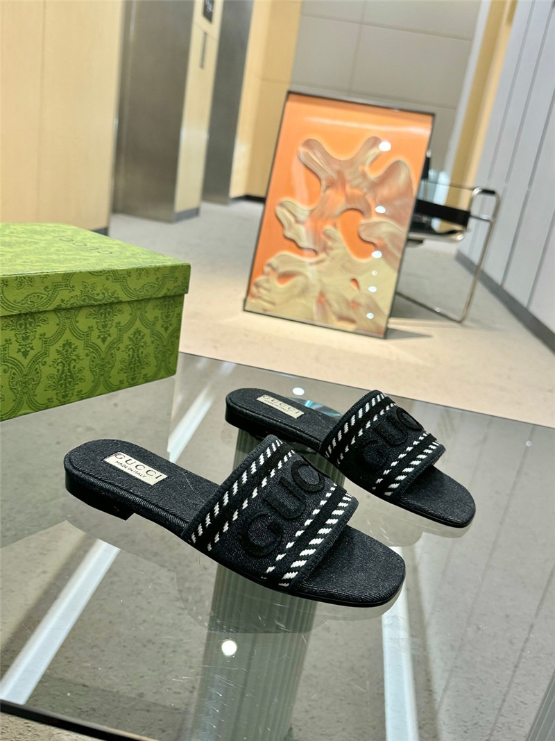 Gvc*1 slide with script in light black denim
