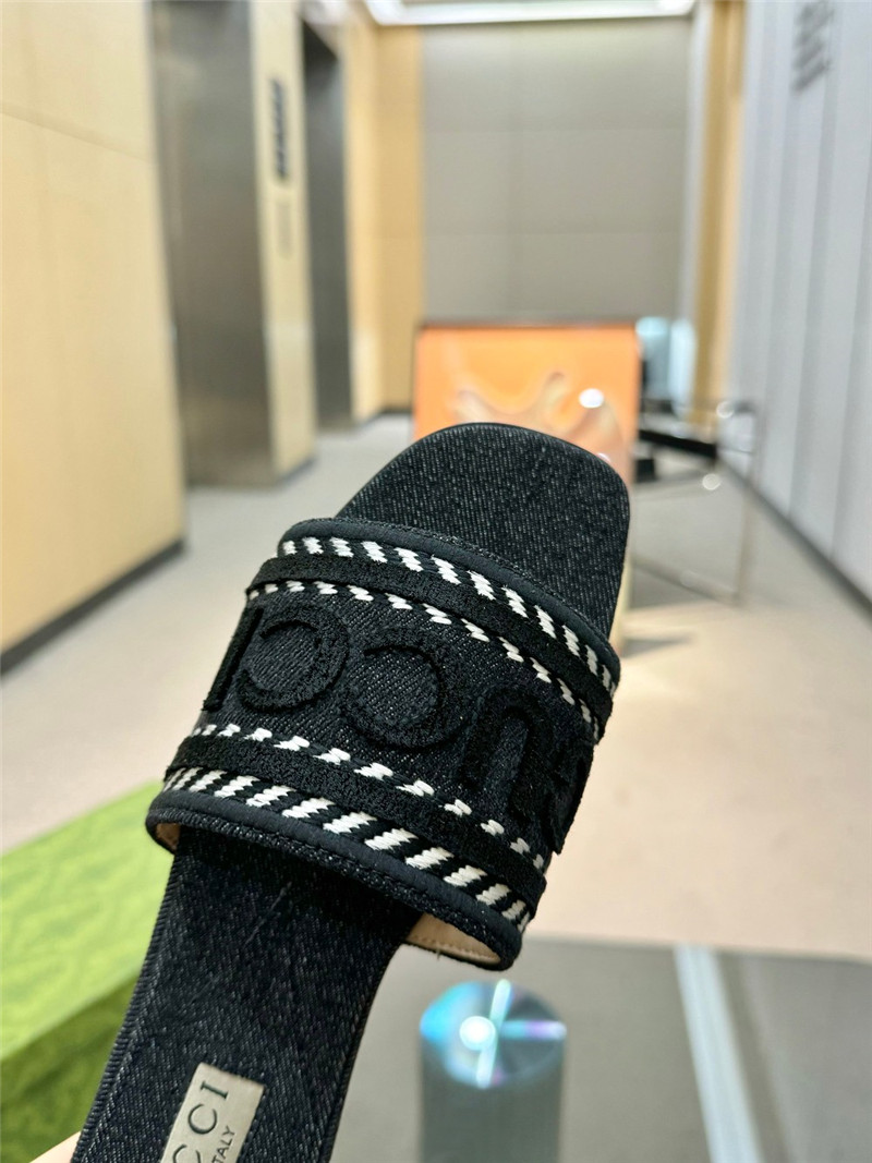 Gvc*1 slide with script in light black denim