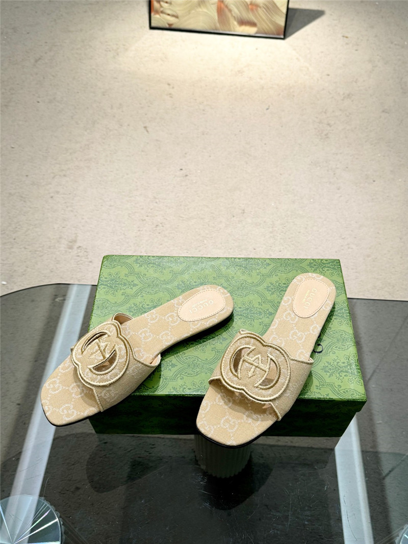 Gvc*1 interlocking g slide sandal in ivory gg canvas