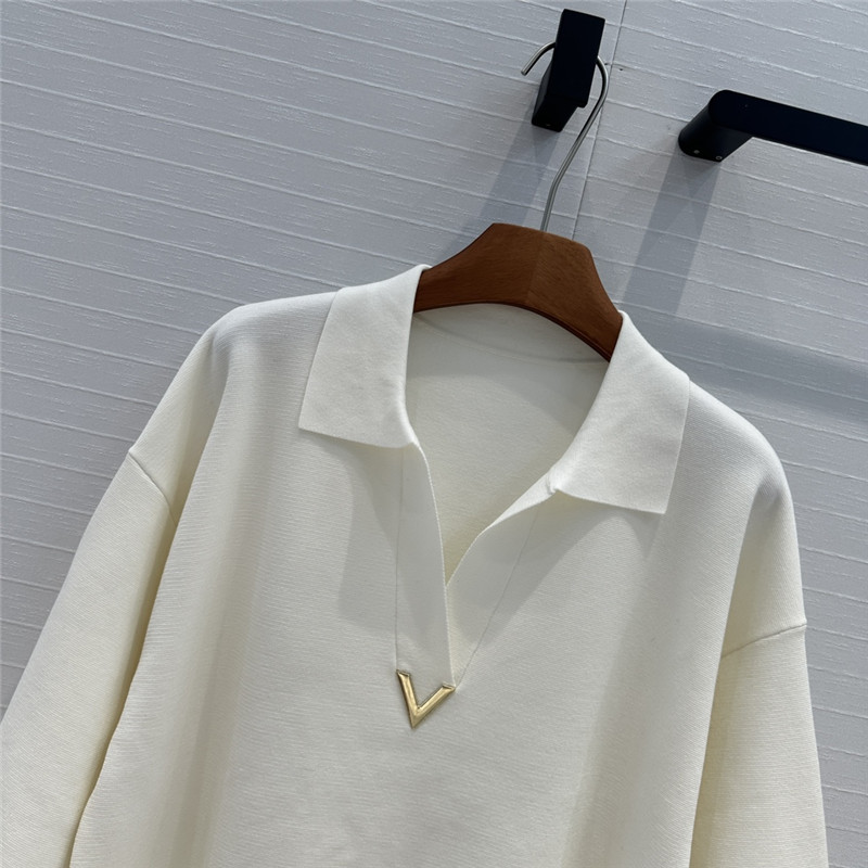Va1e*ntin0 v logo sweater replica designer clothes