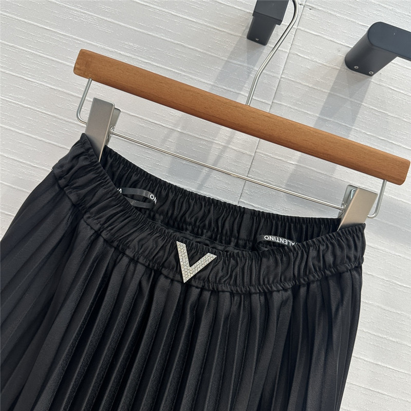 Va1e*ntin0 ach**elordion lace skirt replica d&g clothing
