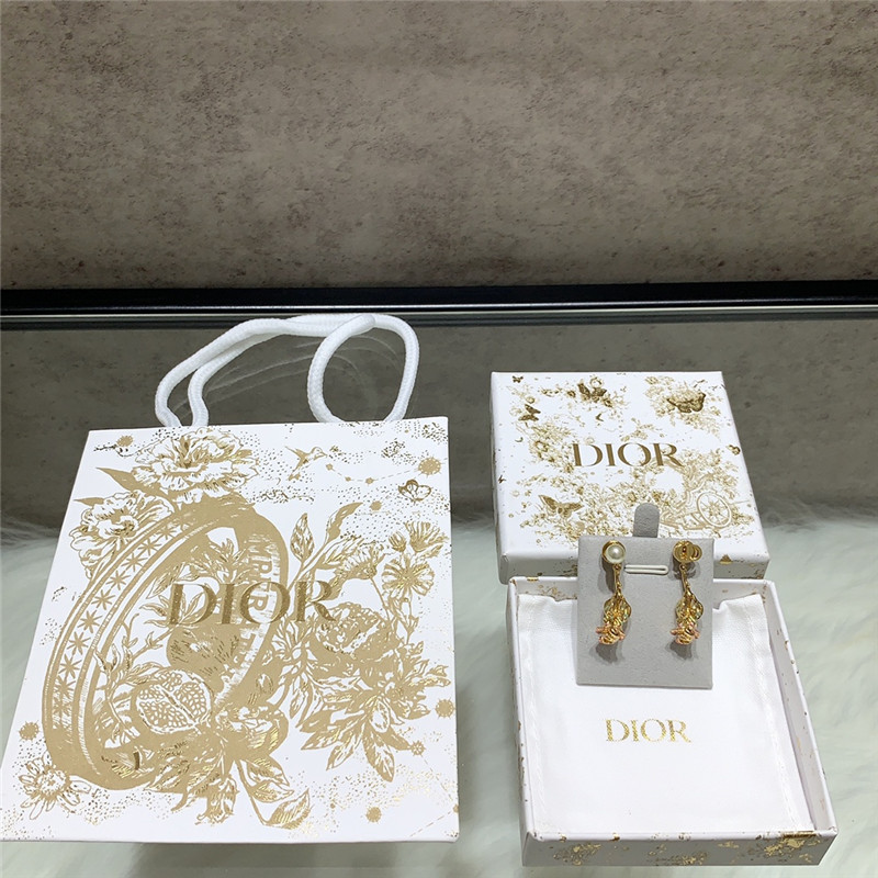 D10r rose earrings