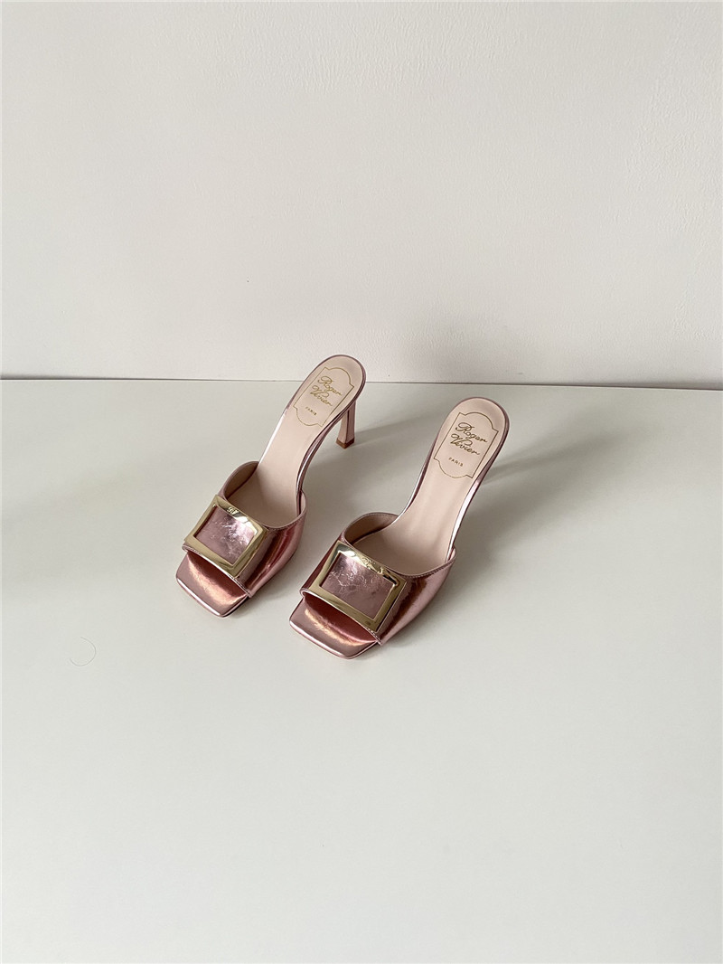 roger u1u1er trumpet mules in rose metallic leather