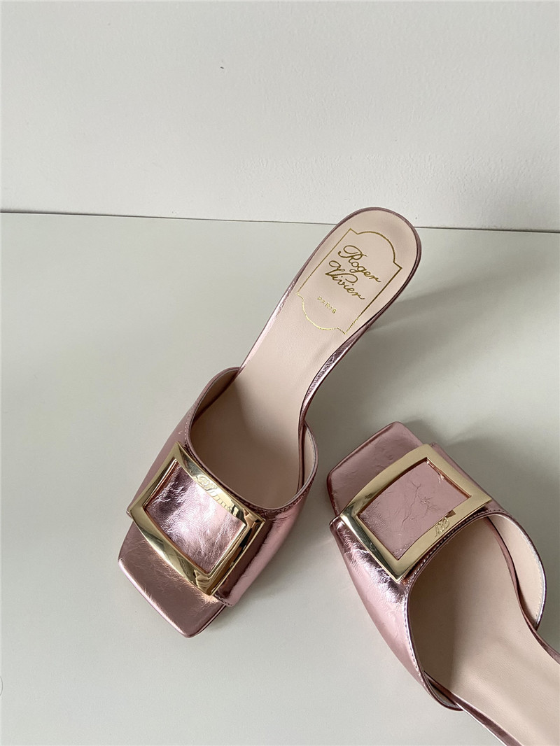 roger u1u1er trumpet mules in rose metallic leather