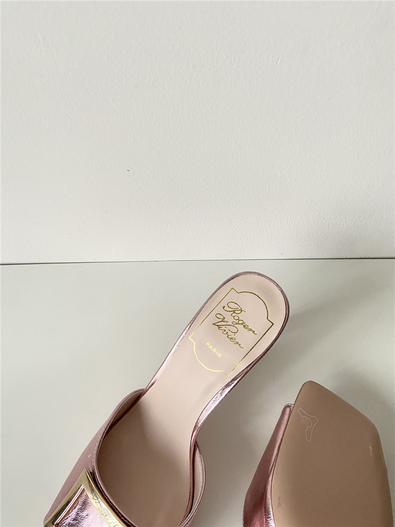 roger u1u1er trumpet mules in rose metallic leather