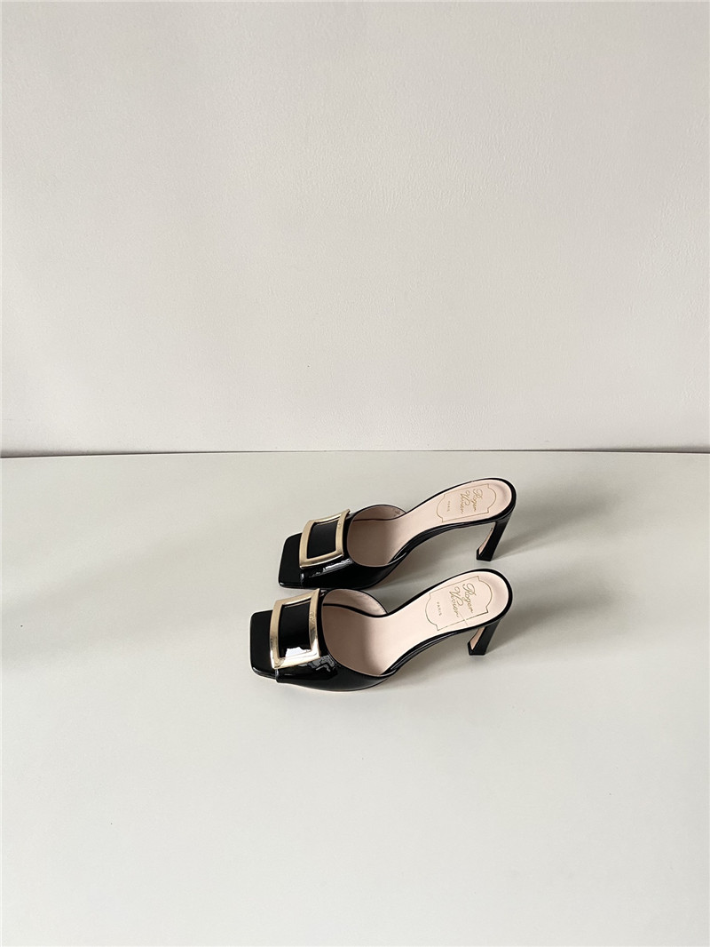 roger u1u1er trompette mules in black patent leather