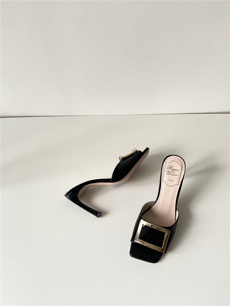 roger u1u1er trompette mules in black patent leather