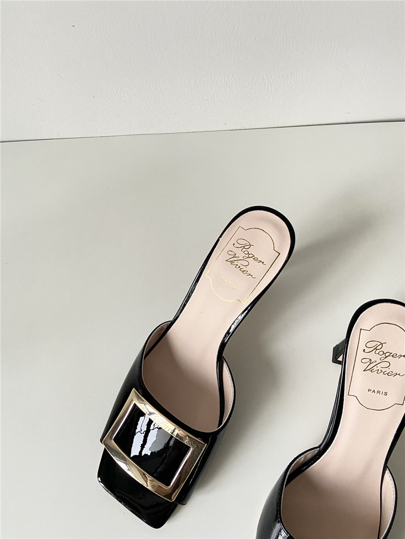 roger u1u1er trompette mules in black patent leather