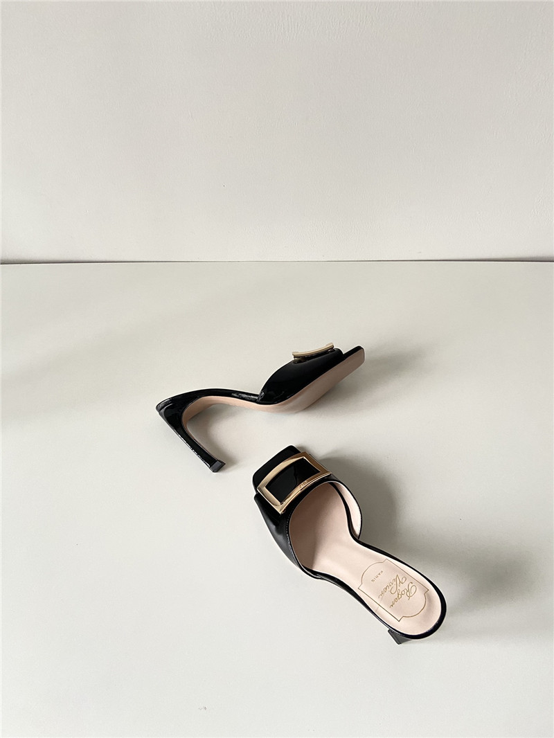 roger u1u1er trompette mules in black patent leather