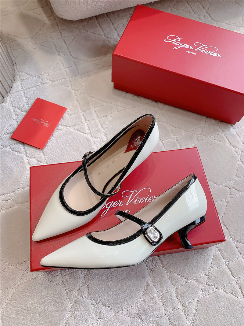 roger u1u1er virgule mary jane pumps off-white patent leather