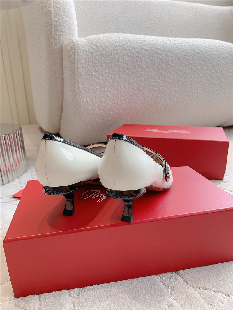 roger u1u1er virgule mary jane pumps off-white patent leather