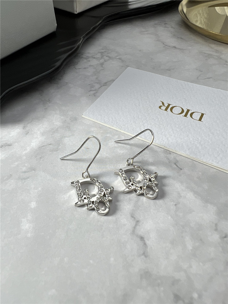 D10r new earrings