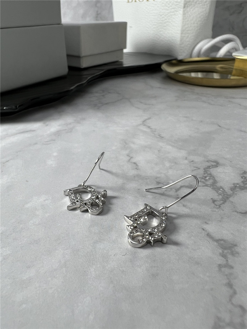D10r new earrings