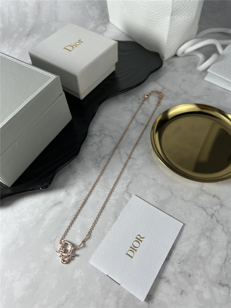 D10r new necklace