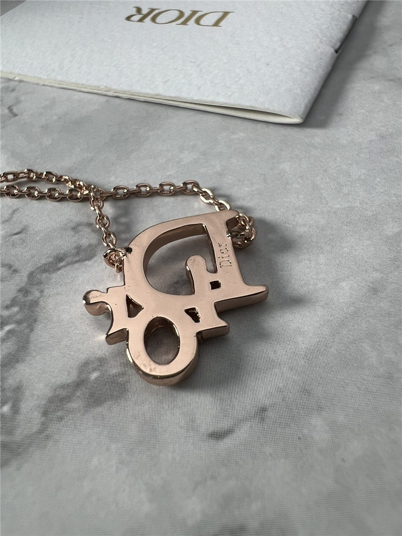 D10r new necklace
