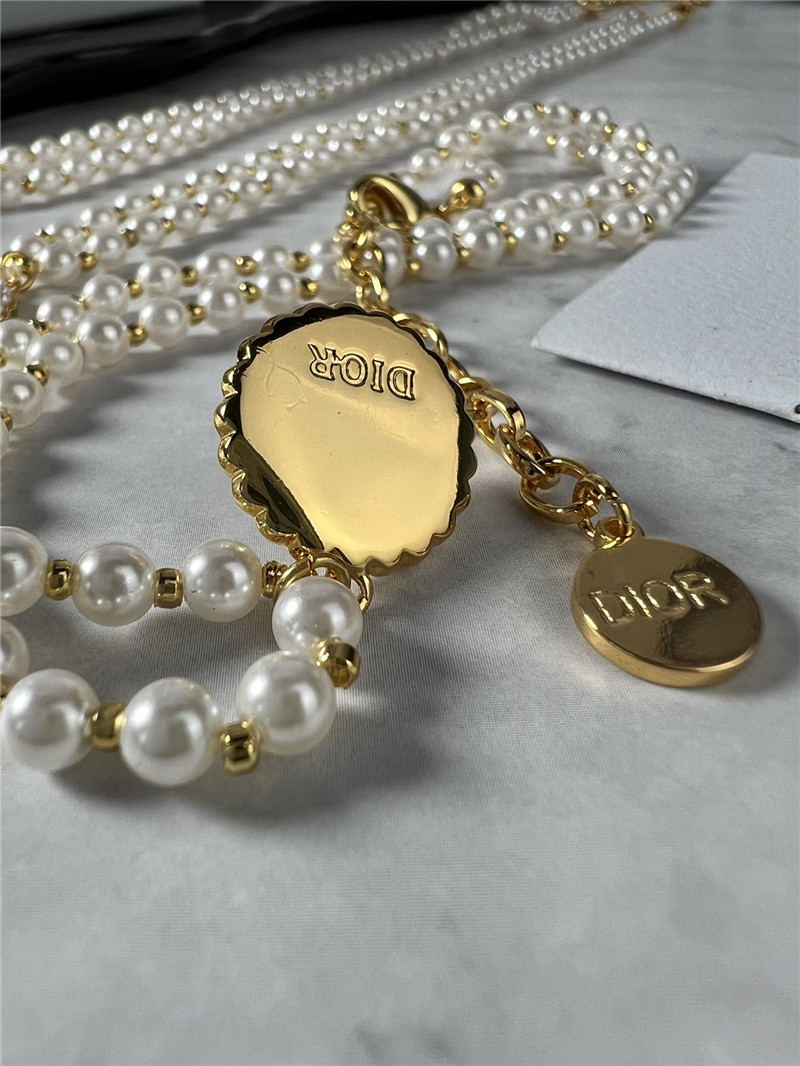 D10r new necklace