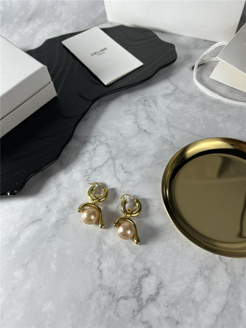 Ce1i*e nude pearl earrings