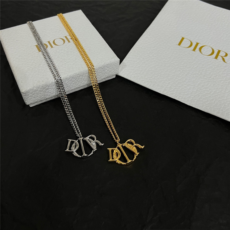 D10r vintage necklace