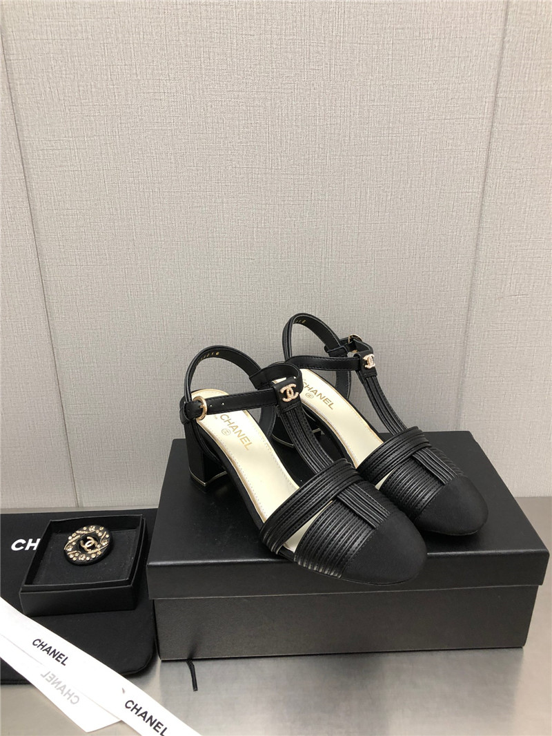 Ch**el cruise 2022/23 slingbacks & pumps in black lambskin