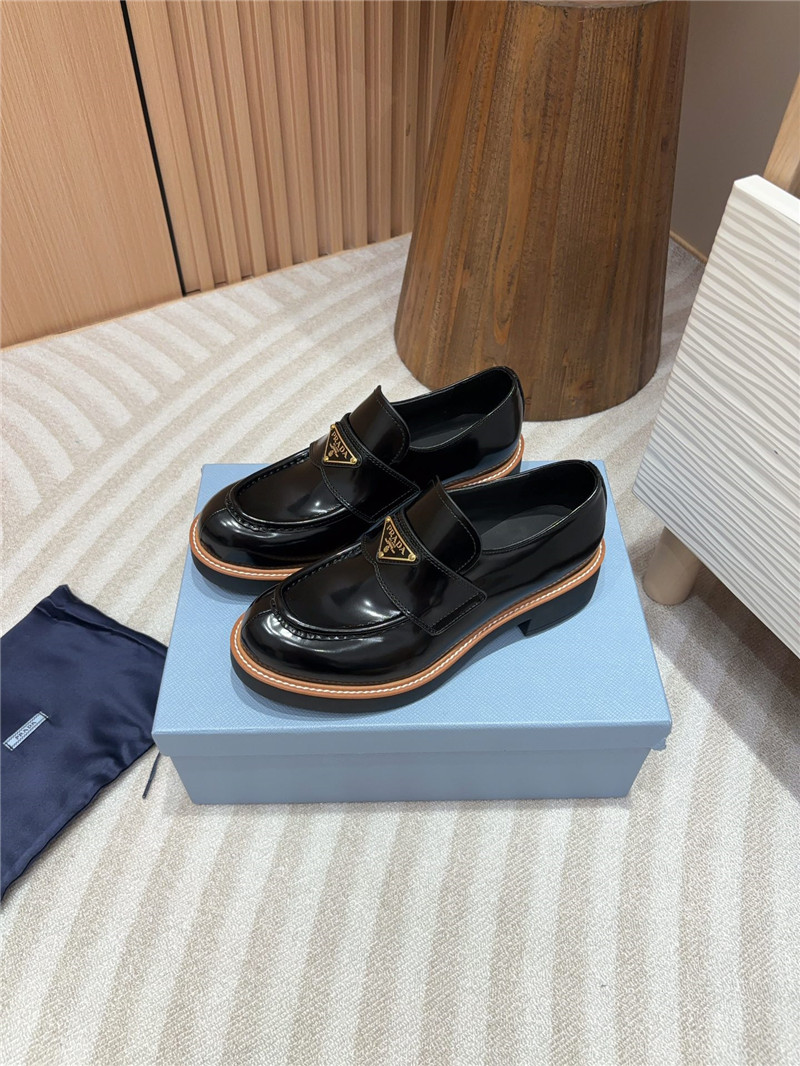 Pra*a black and beige chocolate patent leather loafers