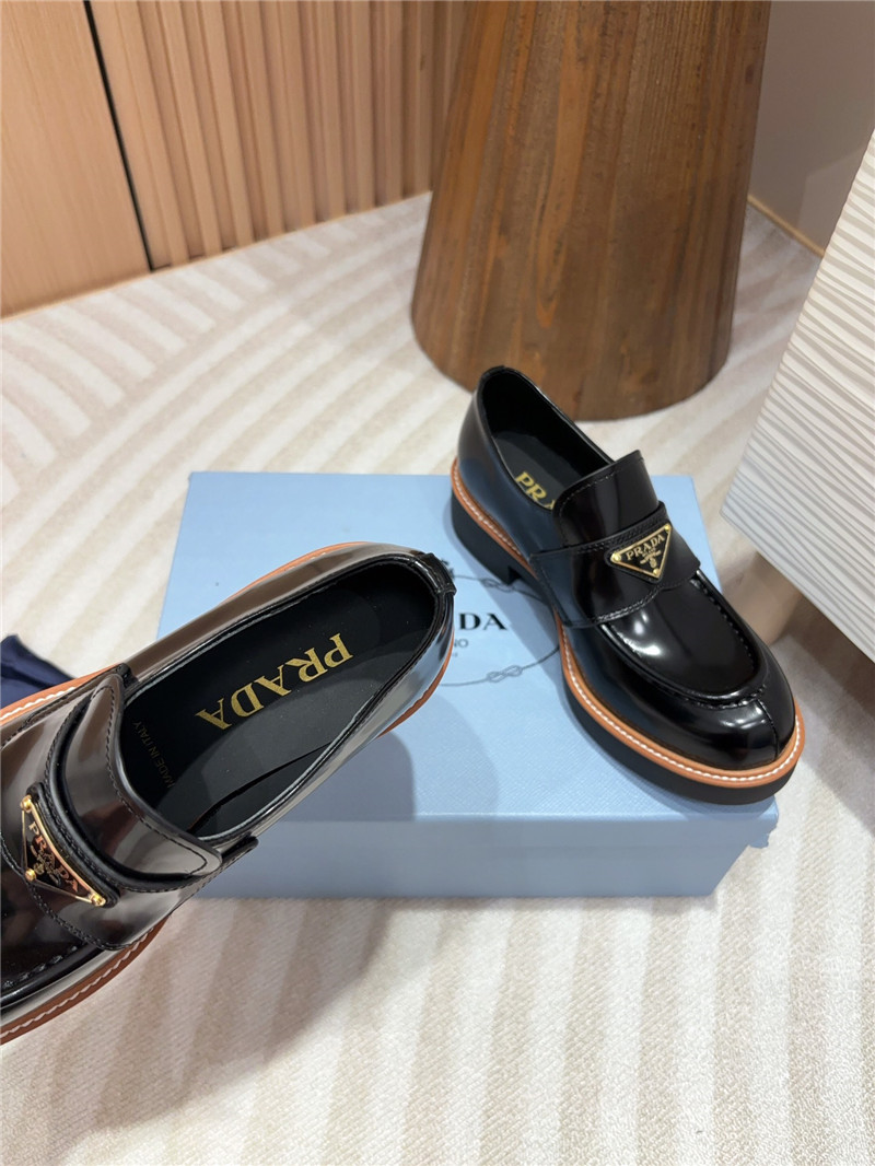 Pra*a black and beige chocolate patent leather loafers