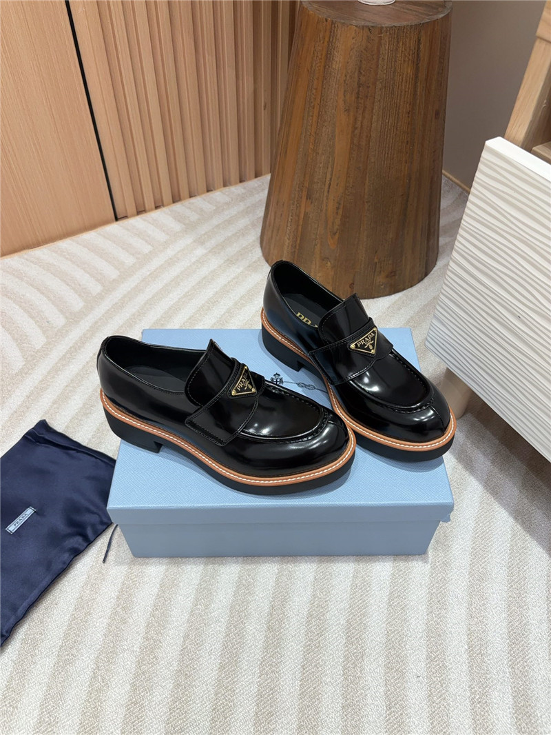 Pra*a black and beige chocolate patent leather loafers