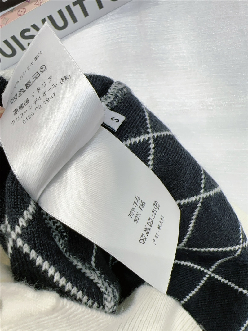 D10r v-neck checkered cardigan sweater replica clothing sites