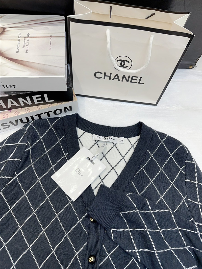 D10r v-neck checkered cardigan sweater replica clothing sites