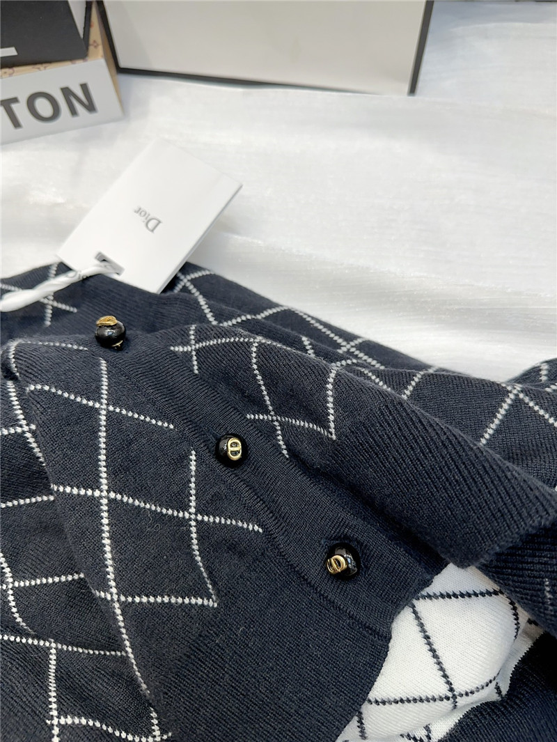 D10r v-neck checkered cardigan sweater replica clothing sites