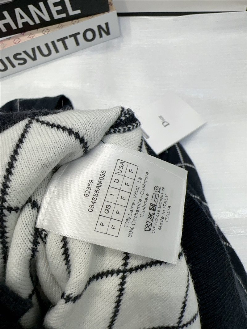 D10r v-neck checkered cardigan sweater replica clothing sites