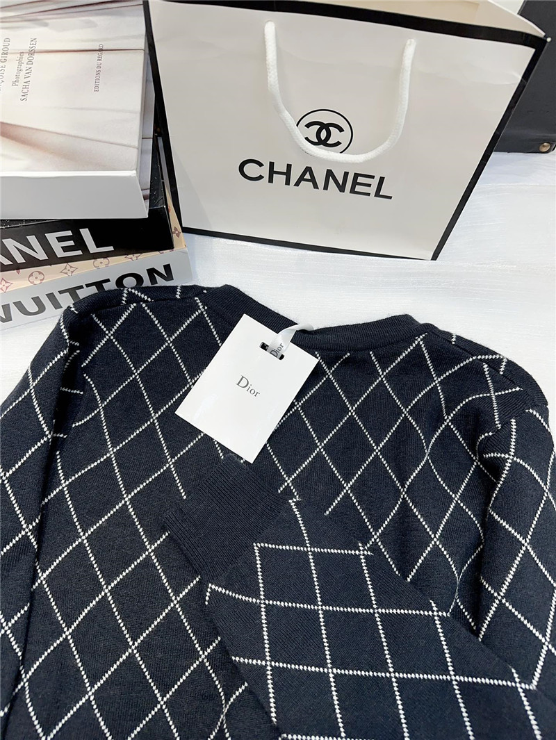 D10r v-neck checkered cardigan sweater replica clothing sites
