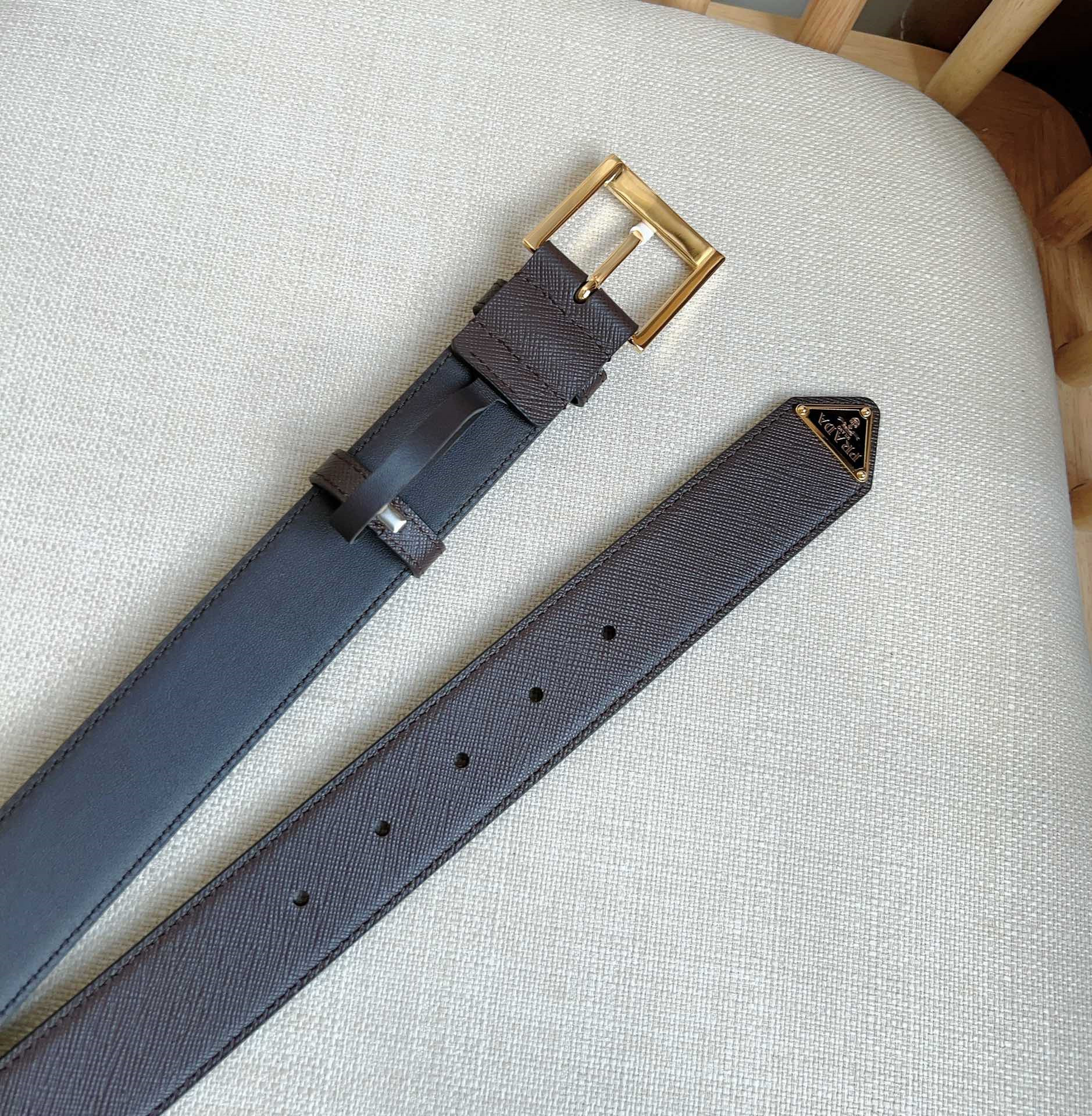 Pra*a triangle logo belt