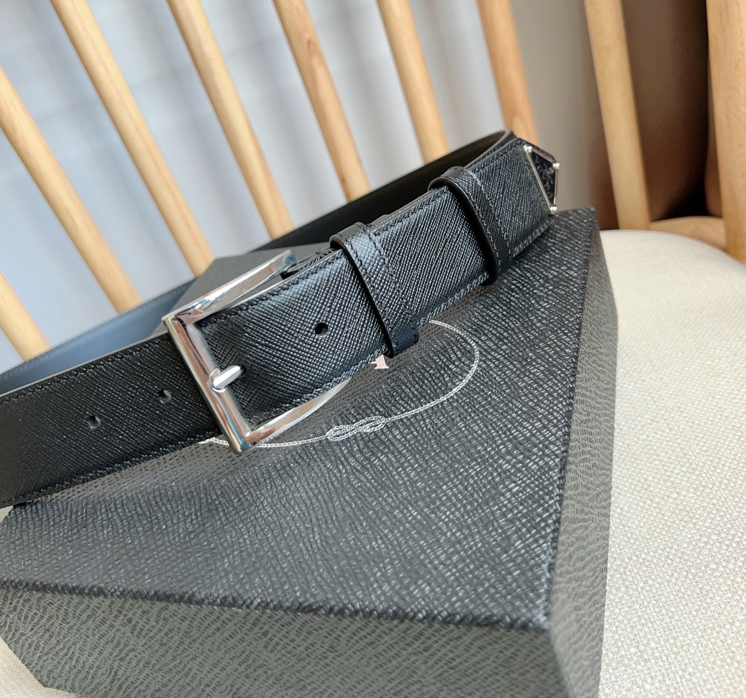 Pra*a triangle logo belt