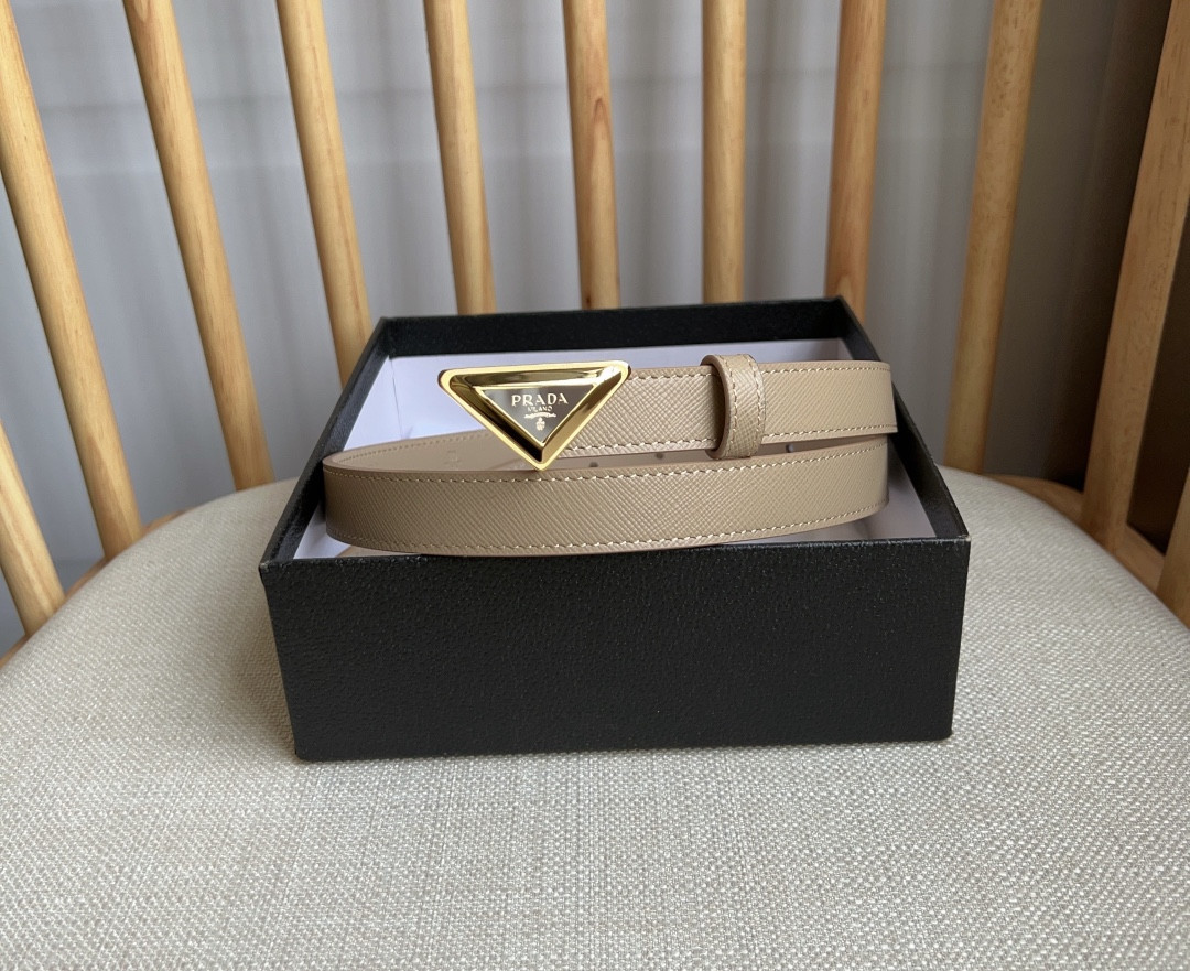 Pra*a triangle logo outline belt