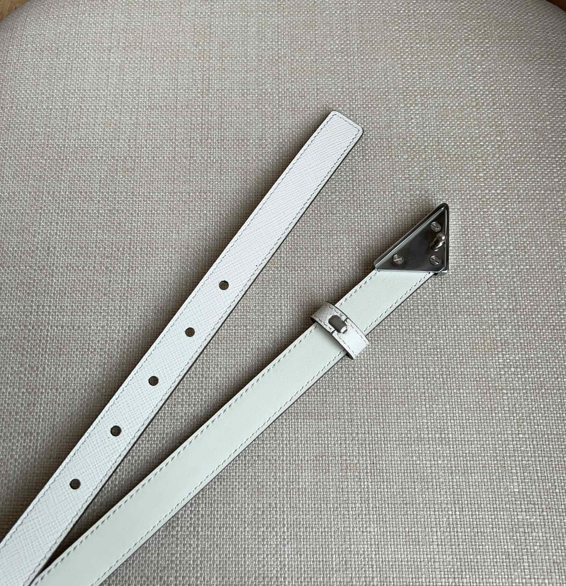 Pra*a triangle logo outline belt