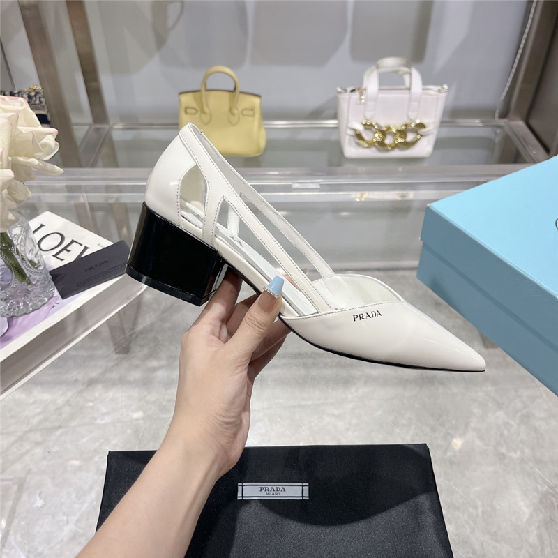 pra*a pointed toe block heel sandals Marg*e1a replica shoes