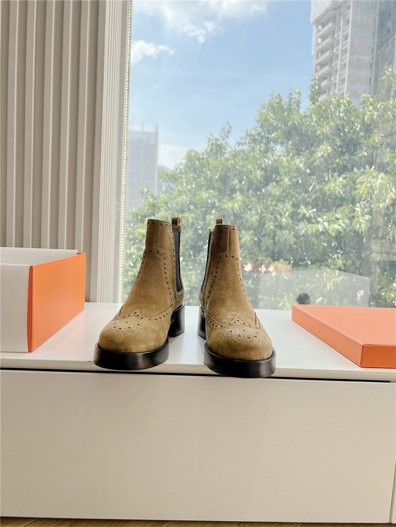 H**me5 beige suede chelsea boots