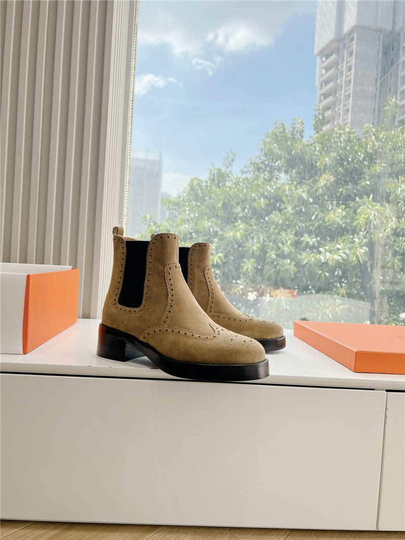 H**me5 beige suede chelsea boots