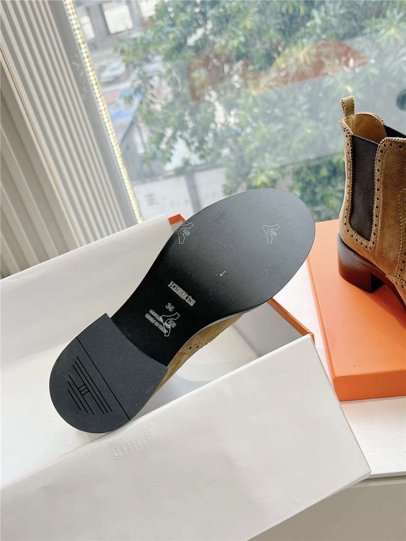 H**me5 beige suede chelsea boots